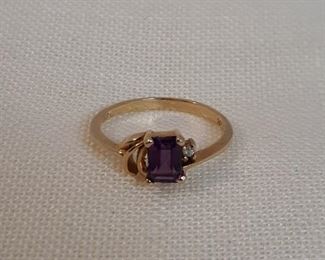 585 gold ring with amethyst diamonds