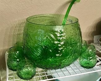 VINTAGE EXCELLENT GREEN GLASS PUNCH BOWL SET