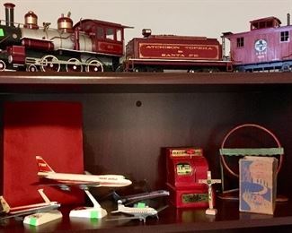 LARGE ATCHISON TOPEKA SANTA FE TRAIN WE THINK G SCALE, PLUS TWA MODEL DESKTOP JETS.