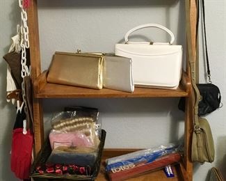 VINTAGE PURSES & HANDBAGS.