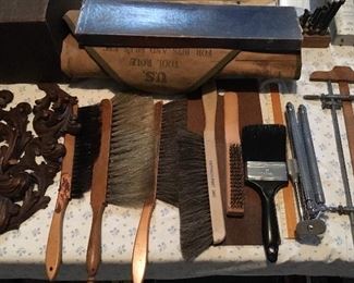 VINTAGE ASSORTED BRUSHES