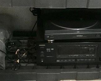 ONKYO SURROUND AUDIO AND TURNTABLE