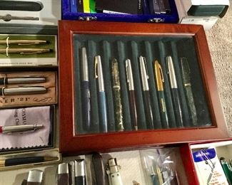 BOX OF VINTAGE FOUNTAIN PENS.