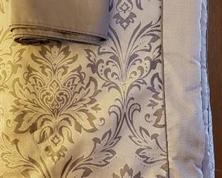 Queen spread & dust ruffle