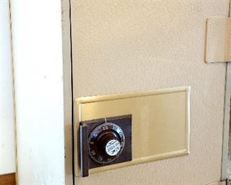 LoRi - Southington, Comm. model LC-1007 & fire safe