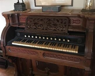 ANTIQUE PUMP ORGAN