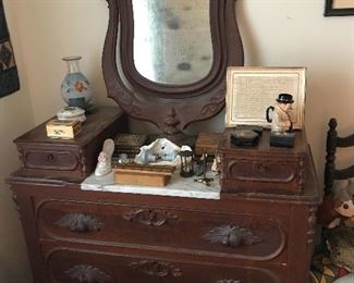 VICTORIAN CHEST & MIRROR