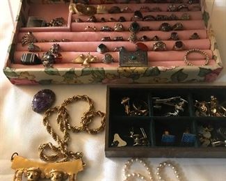 LOTS!! OF JEWELRY