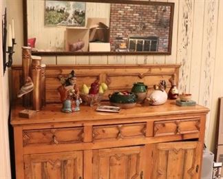 Buffet with Mirror and Decorative Pieces