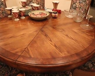 Round Dining Table with 6 Chairs