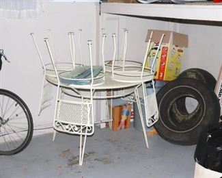 White Wrought Iron Round Table with  4 Chairs