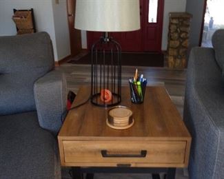end table/matches coffee table