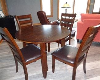 game table w/4 chairs