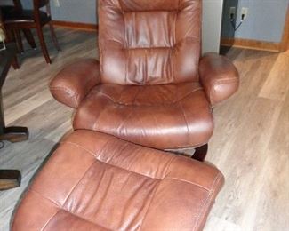 leather recliner w/foot stool