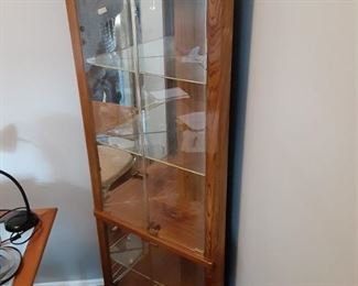 Corner cabinet