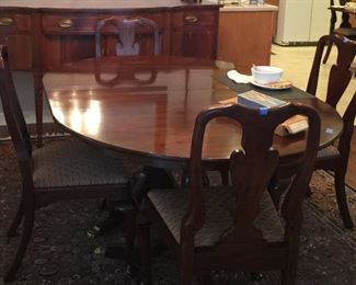 Henkel Harris Mahogany Dining table, 4 leaves and 8 chairs