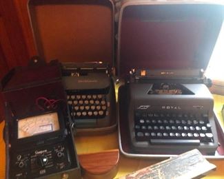 Look at these awesome old vintage typewriters!!