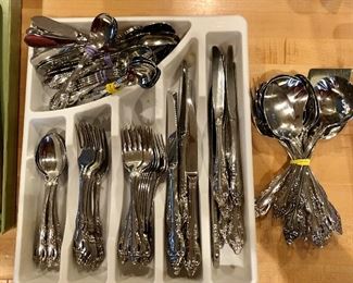 Oneida Stainless Silver ‘Brahms’ 102 pieces