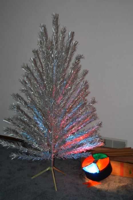 Silver Aluminum Christmas Tree with original box and color wheel~So pretty!