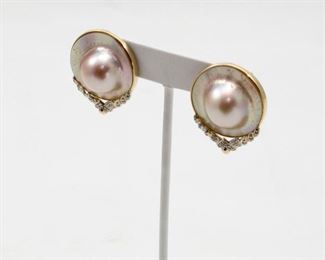 Gold jewelry earring with pearls and diamonds