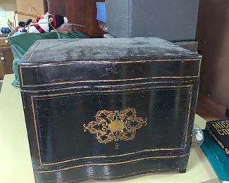 GREAT EARLY TEA CADDY