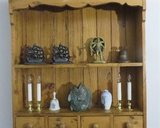 Vintage Pine Wall Shelf
Scalloped Crest
