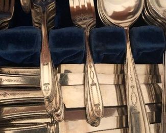 Grosvenor Community Plate 66 pcs