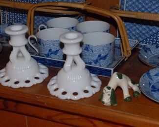 Fitz and Floyd Blue Stork pattern. We have dinner plates, serving platter and two flat trivet table savers and well as the cup set.