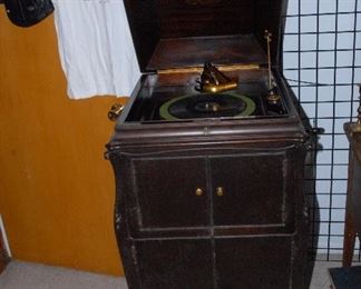 Circa 1916 Victor Talking Machine "Victrola." Works!