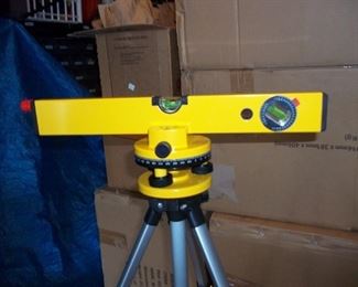 New in case level with tripod