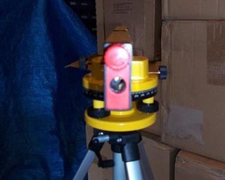 New in case level with tripod