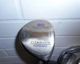 US Kids golf bag with 5 clubs. 1 wood & 4 iron