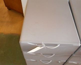 (1) Bush model# WC6853 gray 2 drawer file cabinet with lock NO KEY (only one available)