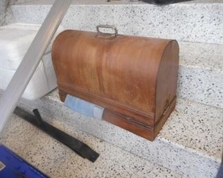 Vintage Montgomery Wards model#30 Sewing machine with case