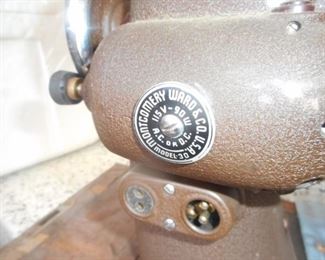 Vintage Montgomery Wards model#30 Sewing machine with case