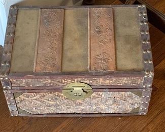 ANTIQUE TRUNK