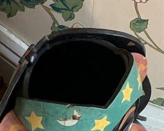DAMAGE ON POTTERY HEAD