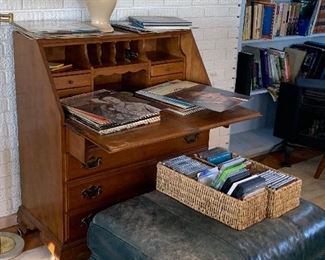 DESK AND LEATHER OTTAMAN