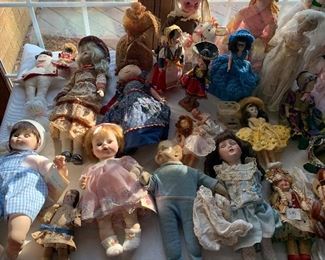 HUGE DOLL COLLECTIO