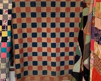 ANTIQUE COVERLET