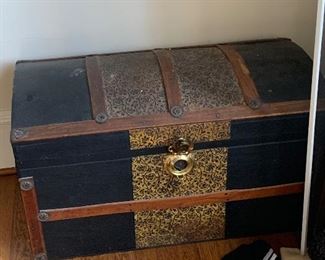 ANTIQUE DOME TOP TRUNK