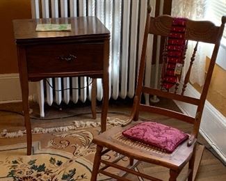 OAK ROCKING CHAIR AND SEWING MACHINE