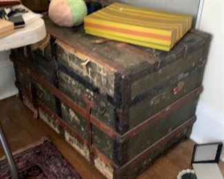 ANTIQUE TRUNK