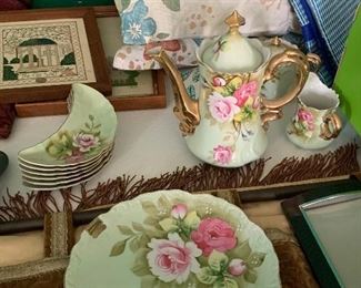 LOTS OF PORCELAIN AND GLASS