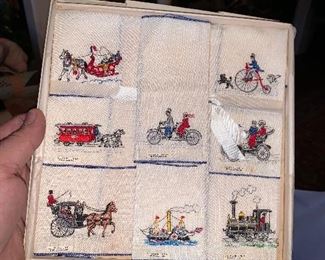 EMBROIDERED NAPKINSET