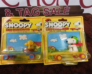 Snoopy Mini-Skateboard Figures