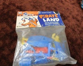 Pirate Land Figures in Package