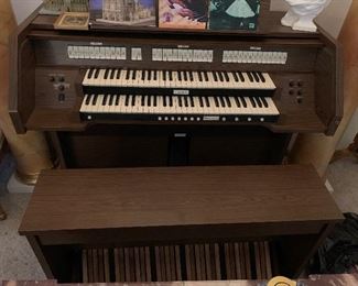 Viscount Prestige II Organ With Bench
