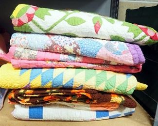 Collection Of Quilts And Blankets, Various Colors, Sizes And Styles, Total Qty 18