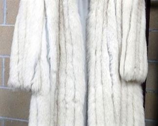 John Tappas Furs Womens Fox Coat, Size M, Lining Is Silk And Rayon